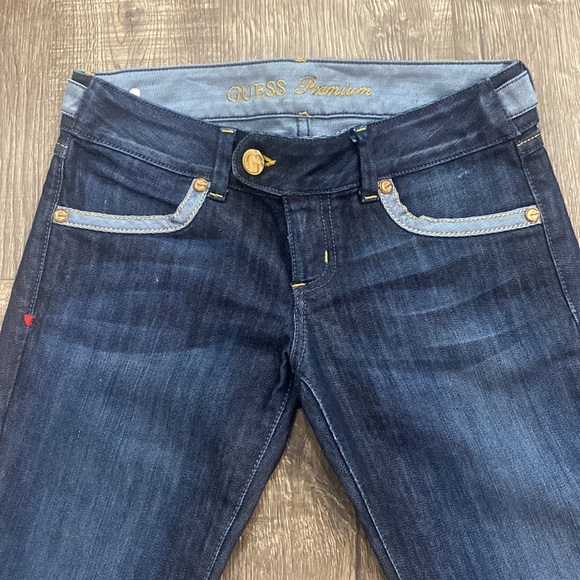 Guess Premium jeans. Dark blue with gold accents. Size 27 - Picture 2 of 5